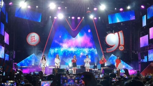 .안녕 Buddy, kali ini aku mau share fancam medley mini stage nya @gfriendofficial x @telkomsel mulai dari opening stage Fingertip sampai closing Time for the moon night mereka perform dengan happy walaupun kepanasan hihi.. Enjoy 🔮.Hopefully they will come back again 💜..#timetravel #gfriend #buddy #ohmygig #fangirling #gogogfriend #youdeservetobehappy #workwithhappy #playwithhappy #neverstopplaying #dearbeautylove #clozetteid #zilingoid #neverafraid #changedestiny #loveyourself #speakyourself #daretobedifferent #borntolead #ajourneytowonderland #december #2019