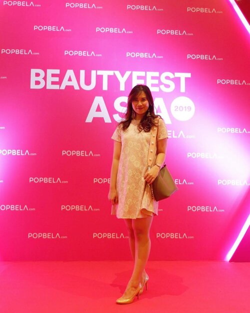 Campaign @beautyfest.asia tahun ini #IAMREAL yes, buat aku yang suka banget beli make up dan skin care tapi bukan ahli banget ^^, setuju dengan konsep campaign nya yang penting nyaman dan aman dipakai plus ngga terlihat berlebihan :)
.
#timetravel #youdeservetobehappy #beautyfestasia2019 #iamreal #beautyexhibition #workwithhappy #playwithhappy #neverstopplaying #dearbeautylove #clozetteid #zilingoid #lookbookindonesia #ootd #popbelaootd #changedestiny #daretobedifferent #borntolead #ajourneytowonderland #like4like #march #2019