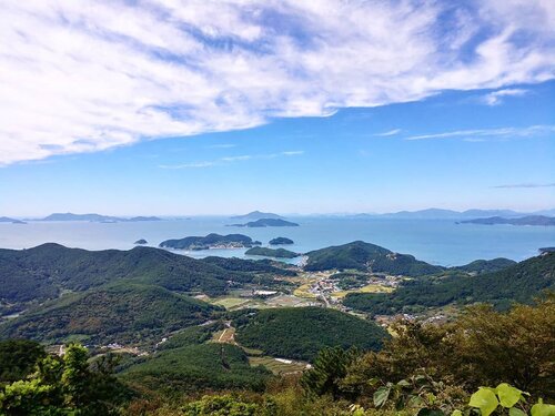 .
Menikmati Indah nya pegunungan Mireuksan di Musim Panas salah satu liburan yang menyehatkan, Gunung Mireuksan ini merupakan salah satu dari 100 gunung terbaik di Korea dengan pemandangan laut Tongyeong yang disebelah nya terdapat pulau Mireukdo #SaveAjaDulu nanti kita kesana lagi :)
.
Where : 115, Bongsudolsaem-gil, Tongyeong-si, Gyeongsangnam-do
.
#timetravel #summer #mountain #akudankorea #kekoreaaja #ktoid #wowkoreasupporters #summerinkorea #workwithhappy #playwithhappy #neverstopplaying #dearbeautylove #clozetteid #zilingoid #foodies #foodporn #foodphotography #foodgasm #loveyourself #speakyourself #neverafraid #changedestiny #daretobedifferent #ajourneytowonderland #like4like #june #2020