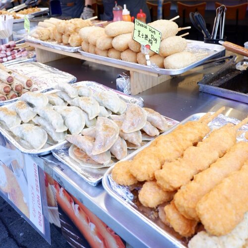 .
Street food Korea memang selalu menggoda apalagi kalau udah tengah malam ngga mau makan berat tapi jajan nya banyak akhirnya berakhir di warung ahjussi yang menjual banyak jenis macam tteokbokki, odeng, gimbap, mandu, dan masih banyak lainnya, favorit kalian apa chingudeul?
.
Stay safe ya buat temen-temen di Korea saat ini, tetap jaga kesehatan dan aware dengan lingkungan sekitar :)
.
#timetravel #koreanstreetfood #myeongdong #visitseoul #akudankorea #kekoreaaja #ktoid #wowkoreasupporters #winterinkorea #workwithhappy #playwithhappy #neverstopplaying #dearbeautylove #clozetteid #zilingoid #foodies #foodporn #foodphotography #foodgasm #loveyourself #speakyourself #neverafraid #changedestiny #daretobedifferent #borntolead #ajourneytowonderland #like4like #february #2020