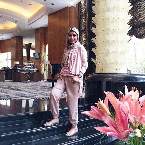 Out fit of the day for bloggers gathering with @clozetteid #bloggerbabesid #ClozetteID #bloggerslife #instablogger #bloggersofinstagram #lifestyleblogger #emakblogger #bloggersdailylook