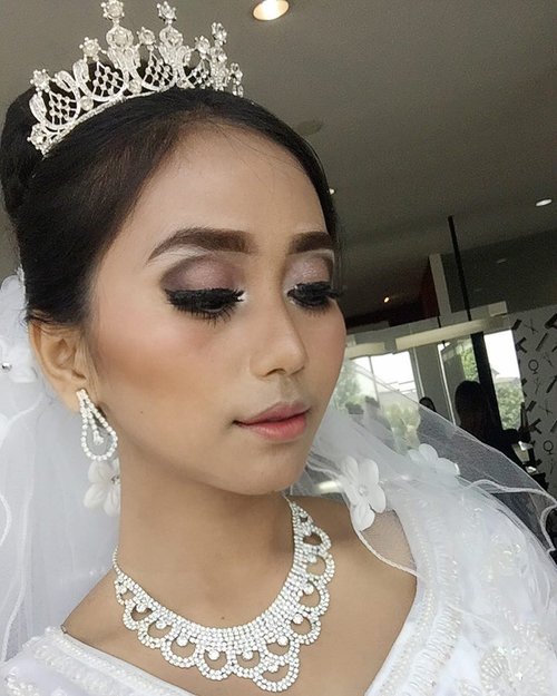 There’s some good on this world and it’s worth fighting for.
...
Bridal makeup by : @wangbii ...
...
...
#eyeshadow #makeup #eyebrow #beauty #selfie #makeup #makeuptutorial #makeuplover #makeupjunkie #makeuplife #makeupbyme #makeuplook #pink #pinkroses #pink #beautyblogger #beautyblog #beautyaddict #beautygram #beautymakeup #lfl #fff #indonesiangirls #indonesiangirl #indonesianbeauty #wedding #muawedding #makeupwedding #bridalmakeup #makeupnikahan #clozetteid