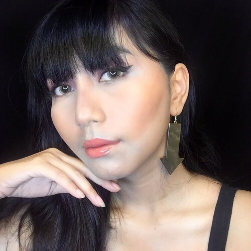 Another makeup collab with my fellas 💕
.
.
.
.
.
#makeupaddict #glowingmakeup #bunnyneedsmakeup #indobeautygram #indobeautyblogger #clozetteid #tampilcantik #motd