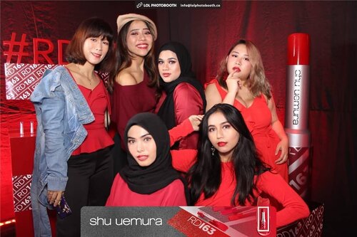 Kemarin aku dan temen temen dari @beautyjournal dateng ke grand launchingnya lipstick terbaru dari @shuuemura.

Acaranya seru banget, ada booth games, drawing pouch, Interaktif TV sampe yang pastinya wajib banget adalah cobain lipstick terbarunya shade RD163 
@shuuemura #RD163 itu salah satu shade terbarunya yang di usung sebagai THE PERFECT RED karena emang cocok untuk semua tone kulit,, dan yang lebih mantep lagi, RD163 ini punya 3 pilihan finish look, yaitu SHINE, SATIN dan MATTE

Kita juga gausah bingung mau cari dimana, karena lipstick ini udah dijual di @sociolla , jadi cus lgsg aja kesana karena ada diskon special juga loh 💕

#RD163 #shuuemuraid #shuuemuraidxbeautyjournal @beautyjournal 
______ 
#playingwitharvi #BeautyBlogger #jakartabeautyblogger #bloggerceria #clozetteid #beautyhauls #datingmakeuplook #pink #red #rose #pinkmakeup #undiscovered_muas #wakeupandmakeup #beautybloggerindonesia #indobeautygram #indobeautysquad #Bloggirlsid #JakartaBeautyBlogger #beautybloggerid #bloggermafia #setterspace #redmakeup #tampilcantik #lfl #minuetpalette #love