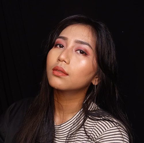 Itu used blood, sweat and tears for one take picture for instagram feed 😂

DEETS 
@thebrowgal convertible brow 01  dark hair 
@id.oriflame The one everlasting concealer 31166 light nude
@beautyglazed Glitz glam eyeshadow 
@mydarling_motivescosmetics Eyeliner 
@beautytreatscosmetic Voluminous mascara 
@benefitindonesia Porepfessional 
@flormarindonesia Hd foundation 03 golden beige
@pondsindonesia Bb magic powder
@nyxcosmetics_indonesia face duo contour 
@makeoverid riche glow highligther 
@lookecosmetics holy lip cream gaia 
#Clozetteid #charisceleb #IndoBeautySquad #MakeupInCrime #BeautyBlogger
