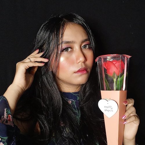 Valentine makeup look 💕

#playingwitharvi #valentine
#flower #BeautyBlogger #beautybloggerreview #valentinemakeup #jakartabeautyblogger #bloggerceria #clozetteid #beautyhauls #valentinemakeuplook #pink #red #rose #pinkmakeup #undiscovered_muas #wakeupandmakeup #beautybloggerindonesia #indobeautygram #indobeautysquad #Bloggirlsid #JakartaBeautyBlogger #beautybloggerid #bloggermafia #setterspace #redmakeup #tampilcantik #lfl #rosemakeup #love #lovely