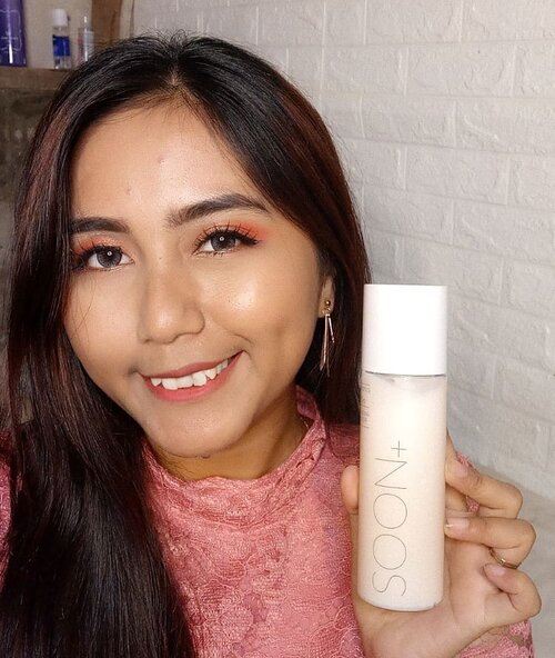 Aku mau kasih tau rahasia wajah aku yang asalnya kering ini jadi tetep lembab meskipun sering pake makeup tebel dan panas panasan di jakarta! .

Jadi ini karena aku pake Balancing Emulsion nya SOON+ yang ada di @hicharis_official  Aku juga suka karena pas di aplikasiin krimnya itu mudah di ratakan dan ga nge tone up warna kulit wajahku. Terus juga langsung berasa lembab deh di wajah, Luph banget deh pokoknya. .

Kalo kalian penasaran dan mau coba, kalian bisa langsung ke link ini hicharis.net/arvi/fQP
FREE ONGKIR dan ada diskon juga loh 💸💸💸💸 .

#arvin #nuarviani #playingwitharvi #charisseleb #soon #balancingemulsion #hicharis_official #skincare #clozetteid