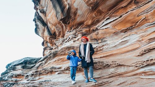 “Lo gila ya? Lo mau berhenti kerja cuma buat urus anak doang?”
.
Ya ampun ngurus anak kok dibilang “cuma” 😅 Dia belum tahu aja gimana rasanya ngadepin anak tantrum atau lagi ngeyelan 😎😎 lebih susah dibanding ngadepin bos rewel. Hahaha. Anw, banyak orang bilang kalo pilihan yang saya ambil gila, membuang karir yang lagi bagus-bagusnya. Tapi buat anak, apa sih yang seorang ibu gak lakukan?
.
Sudah 2,5 tahun saya jadi ibu rumah tangga, saya jadi lebih banyak ketawa, lebih rileks dan punya waktu buat mikir yang kecil-kecil. Senang tapi kayaknya sih kalo emang Basti udah nggak perlu perawatan khusus lagi, saya mungkin akan mempertimbangkan balik kantor lagi. Mungkin. In the mean time, lemmi treasure every moment I have with him ♥️ #Motherandson #ibudananak #sydney #australia #clozetteid #lifestyle