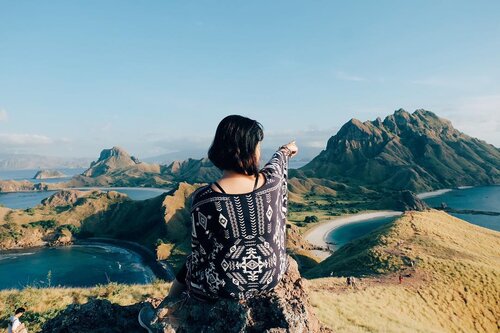 Tunjuk satu mimpi lalu kerahkan segala daya upaya untuk mencapainya. Kalo gagal gimana? Ya gpp, bangkit lagi. Usaha tidak pernah mengkhianati hasil kok.
.
Beda ama mantan kamu, yang mungkin pernah berkhianat, usaha sih enggak. Kecuali takdir berkata lain ya, itu sih lain urusan. Hehehe 😜
.
.
.
.
.
.
.
.
#dreamcatcher #QOTD #goodquotes #padarisland #padar #labuanbajo #explorelabuanbajo #sunriselover #pejalanindonesia #summervibes #pausethemoment #jalanjalanseru #moodtones #landscapecaptures #fromwhereyoudratherbe #mindfulness #mindfultravel #capturemoments #travelinstyle #pejalanselow #ootdindo #clozetteid #travel #jalanterus #liburanseru 
#pesonaindonesia  #wonderfulindonesia #welivetoexplore