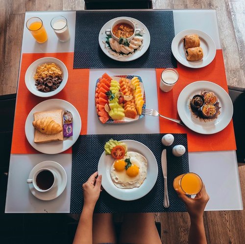 Ini enaknya yang mana dulu yang dimakan ya? Heavy breakfast at @ibisjakartarcadiahotel, semua sarapannya enak dan banyak pilihan sedap. ♥️♥️ #reviewbyeka #breakfast #hotel #jakarta #infojakarta #breakfastideas #hotelreview #hotelreviewer #ibis #ibishotels #ibisfamily  #feelwelcome #accorhotels #accorhotelsindonesia #accorhotelsid #accorindonesia