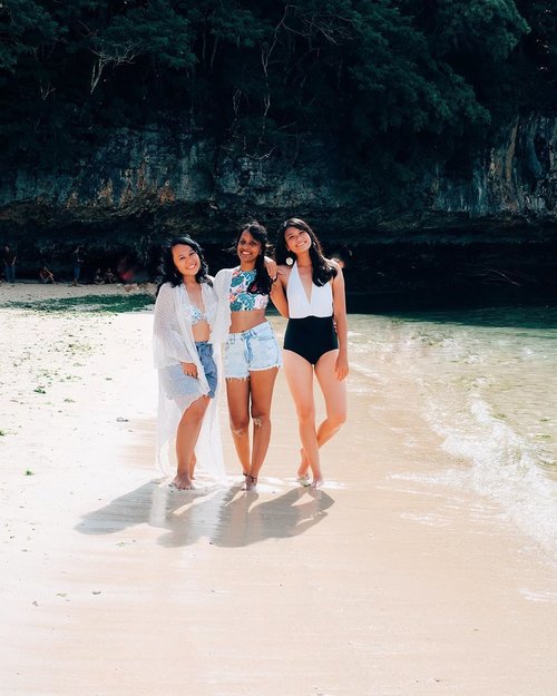 I miss the salty air on my hair and the sandy beach on my toes..I miss how warm the sun softly kissed my face and I miss you too girls @postcardchronicles @patriciarani93 ! 😍😍.#wheninbali #padangpadangbeach
