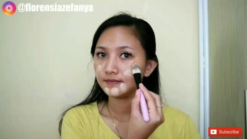 Kita mulai dengan video makeup yg simple" aje ye..😂😂
.

Cma pake 2 warna eyeshadow doang kok, gak ribet dan sama sekali gak memakan banyak waktu..😂 .

Bisa dipake buat lebaran juga..👌
.

Produk yg aku gunakan :
🌼 Face Mist @damior_official 🌼 Prime and Fine @catrice.cosmetics 🌼 Foundation Fit Me Matte and Poreless ( 220 ) @maybelline 🌼 Luxe Full Cover Concealer ( Natural Beige ) @rire_cosmetic 🌼 Powder Foundation ( Natural ) @lanore.id 🌼 Eyeshadow Twillight @focallure 🌼 Jumbo Eye Pencil ( Milk ) @nyxcosmetics_indonesia 🌼 Intense Color Liquid Eyeliner ( Royal Blue ) @inezcosmetics 🌼 Contour Effects 2 @citycolorcosmetics 🌼 Ombre blush Fard Ombre ( OB03 ) @nyxcosmetics 🌼 Lip Matte Cream @eternallybeauty 🌼 Setting Spray ( Make It Last ) @milanicosmetics 
#clozetteid #makeup #simplemakeup #produklokal @bvlogger.id