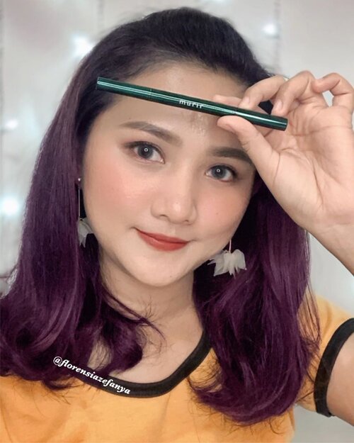 Nyobain eyebrow pencil dari @murir.official 💕💕.Mudah banget di aplikasiin, tekstur dari eyebrownya ini juga menurutku gak ksar dan gak lembek PASS banget.. .Buat pemula ini bisa ngebantu banget 👍🏻.#clozetteid #murir #eyebrowpencil #eyebrows #eyebrow #charis #charisceleb #charispick @charis_celeb @hicharis_officialbtw, ini kyknya keterangan ngedit nya ya 🤣🤪