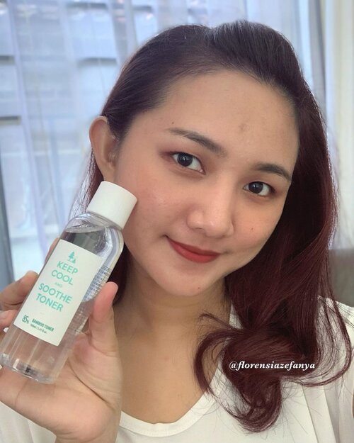 Toner ini enak banget di pakai, rasanya adem, nenangin, dan ngelembabin kulit banget 💕💕.Kalo kuliku lagi merah", toner ini bisa bantu mempercepat merahnya nya itu hilang.. Dan menurutku ini cocok banget buat yg kulitnya sensitif 👌🏻.btw ini toner dari @keepcool_official dan bisa dibeli di @charis_celeb... Biar dapat diskon silakan pakai link ini 👌🏻 ( http://hicharis.net/florensiasella/NRs ).#clozetteid #charis @hicharis_official #charispick #review #charisreview #tonerforsensitiveskin #oilydayskin #recommendedfordryskin #cleanbambootoner