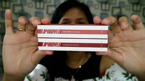 Hi guys, ada yang udah pernah nyobain lipcream dari @romandyou ini belom??.Aku baru pertama kali coba dan ternyata hasilnya bagus loh...Pilihan warnanya juga cantik-cantik banget, kita bisa pilih sesuai selera..😆.Buruan langsung aja ke shop aku di @charis_celeb atau bisa langsung ke  hicharis.net/florensiasella/aIS 👌👌.#clozetteid #charisceleb #charis #romand #lipdriver #lipcream