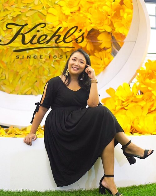 Seru banget deh... kemaren aku dateng ke acara @kiehlsid yang lagi merayakan 10 tahun @kiehlsid di Indonesia.. acaranya di senayan city.. disana @kiehlsid menyediakan animation yang menggambarkan perjalanan mereka di indonesia.. dengan bentuk yang super gemess buat foto foto.. kalo kalian mau kesana bisa sampai tanggal 8september yaaa. Dan selain foto foto bisa juga lhoo cobain produk produk dari kiehl’s . @kiehlsid #KiehlsID #10yearsKiehlsID @indobeautysquad #IBSxKiehls #lookbookindonesia #ootd #ootdindo #clozetteid