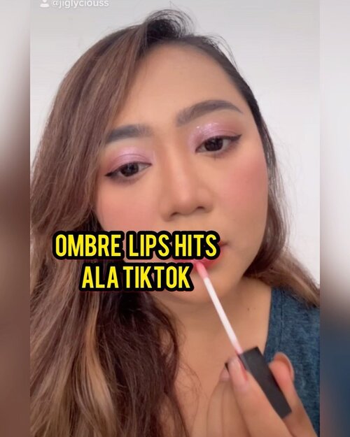 Di @tiktok @tiktokofficialindonesia banyak tutorial video bagus jadinya kan pengen ikutan bikin kaya si teteh ini.. ombre lips nya viral banget.. pas dicoba walopun hasilnya beda.. tapi ternyataaa bagusssssss #clozetteid #lookbookindonesia #tiktokindonesia #tiktokmakeup #makeuptiktok #ombrelips #ombrelipsviral