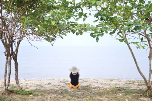 Mencoba untuk seimbang.. 🙏🙏🙏 Namaste 🍃🍃🍃
www.redowlicious.com
.
.
.
.
.
#bloggerjogja #bloggerperempuan #travelblogger #nikon #nikonindonesia #nikontravel #explorebangka #explorebangkabelitung #bangkabelitung #traveling #indonesia #wonderfulindonesia #beautifulIndonesia #exploreindonesia #enjoybabelisland #clozette #clozetteid