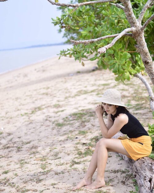 Finally, I'm sitting down and write a new blog post after weeks of absence 😥
Doooooooo give me a visit at www.redowlicious.com 😗😗😗
.
.
.
.
.
#bloggerjogja #bloggerperempuan #travelblogger #nikon #nikonindonesia #nikontravel #explorebangka #explorebangkabelitung #bangkabelitung #traveling #indonesia #wonderfulindonesia #beautifulIndonesia #exploreindonesia #enjoybabelisland #clozette #clozetteid