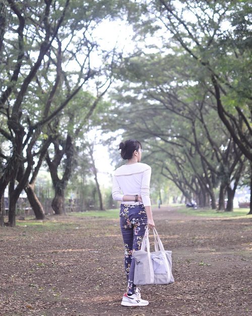 Yaaiiyyy.. it’s Friday! Let’s pack our stuffs and get adventurous! 🙌🏻🙌🏻🙌🏻
Well, this time I choose a coolest totebag from @exsportbags as companion😎
.
.
.
.
.
#exsportbags #exsportlivingmannequin #beoutstanding #creatinggoodness #blogger #fashionblogger #bloggerperempuan #bloggerjogja #nikon #nikonindonesia #ootd #ootdmagazine #chictopia #clozette #clozetteid