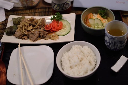 Selamat makan siang 🍚🍜🍵😍😍😍
.
.
.
.
.
#lunch #food #foodporn #foodgram #foodgramyk #foodphotography #japanesefood #airoyalunagi #clozette #clozetteid