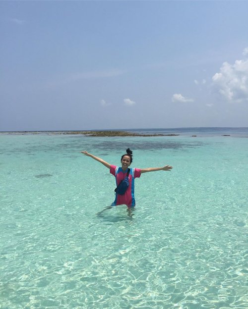Lautan itu lumayan serem, tapi cantiknya bukan main 😅🌊❤️
-
.
.
.
.
.
#blogger #bloggerperempuan #bloggerjogja #nikon #nikonindonesia #nikontravel #travel #travelling #travelblogger #karimunjawa #explorekarimunjawa  #indonesia #exploreindonesia #clozette #clozetteid