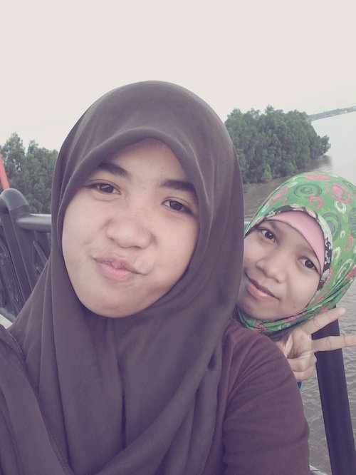 With friend on the river. #selfie #clozette Indonesia