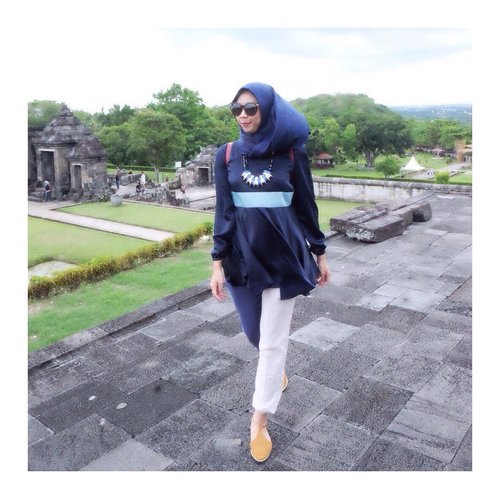 When life gives you Monday, dip it in glitter and sparkle all day 🌟
.
.
#explorejogja #delstraveldiaries #delsjourney #travellingwithhijab #hijabtraveller #ClozetteID