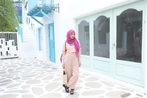 Being beautiful means being comfortable in your own skin. It's not about what you wear, but what you feel inside 💕..#delsjourney #delstraveldiaries #hijabtraveler #travellingwithhijab #explorethailand #explorebangkok #ClozetteID #ootdhijabindo #lookbookindohijab #hijabootdindo