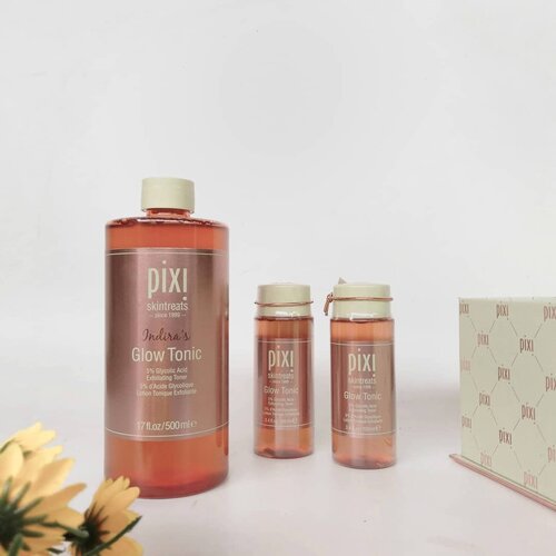 Got a box of heartwarming gifts from @pixibeauty last month. #PixiGlowTonic to keep me glow this year 😜...As I can't finish a huge bottle of 500ml last year, I decided to give away 1 bottle (100ml) and one more Pixi product to you who live in Indonesia. Swipe to see the prize! ➖➖➖➖➖...Caranya❓: 1. Follow akun ini @indiranyan dengan account asli (yang sebelumnya udah pernah follow-unfollow, gak perlu buang-buang waktu kalian untuk ikutan ya)2. Like foto ini💓 (foto lain juga boleh tapi tidak wajib) 3. Post foto slide ke-2 di IG Story kalian4. Pilih hadiah yang diinginkan dan tinggalkan komentar (1) untuk Pixi Glow Tonic 100ml, (2) Pixi Rose Oil Blend 30ml. Kemudian tag 3 teman dalam 1 komen. CONTOH : Mau hadiah (1), @temansatu @temandua @temantiga. Komentar boleh dilakukan berulang-ulang, asal tag teman/akun yang berbeda (Ingat ya teman, kalau ada yang ngadu yang kamu tag itu gak kenal kamu, akan didiskualifikasi tanpa pemberitahuan ke kamu😏) ...⚠️Catatan⚠️✔️ Hanya berlaku bagi yang memiliki alamat di Indonesia✔️ Giveaway berlangsung sampai tanggal 5 April 2020✔️ Pengumuman pemenang tanggal 6 April 2020. 2 pemenang akan dipilih secara acak (tidak bisa diganggu gugat)✔️ Pengiriman paling telat 2 minggu setelah pengumuman. Ongkos kirim ditanggung saya✔️ Jika produk menyebabkan reaksi buruk pada kulit di luar tanggung jawab saya. Jadi, tolong cari tau sendiri informasi tentang produk yang kalian mau....Good luck! Happy international day of happiness 💕.....#clozetteid #giveawayindonesia #giveawayskincare #pixibeauty #skincaregiveaway #giveawayindo #idskincarecommunity