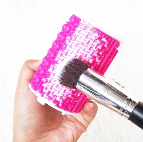 Weekend.Time for 'me time' and clean brushes with @sigmabeauty #DNSSpa 🐰.一#clozetteid #SigmaBeauty