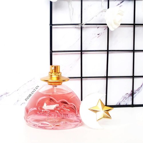 ✨ @jeannearthes_fr - Sur Un Nuage Daylight EDP ✨

Bought this because the cap remind me of Sailor Moon. The scent is not my fav (not even my type lol) because it's too fruity. Staying power is so-so. Well I don't have high expectation when add this to cart, just want to look at the packaging 😅 
ー

More on blog
💻 www.indiranyan.com

ー

#clozetteid #clozetteid  #jeannearthes #fragrance #フレガランス #香水