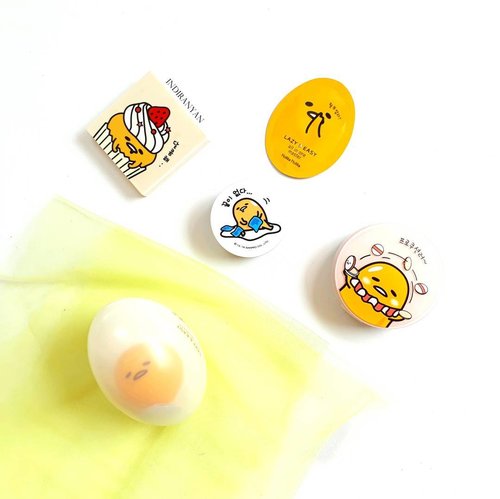 Remember last year HolikaHolika X Gudetama collaboration? I ended up with 4 products from these egg-cellent collabs, that was hard to decide because I want everything 🐥 Lazy & Joy Cupcake Eyeshadow - Red Velvet 🐥Lazy & Easy Sweet Cotton Pore Cover Powder 🐥 Lazy & Joy Photo Ready Cushion BB Case 🐥 Lazy & Easy Smooth Egg Peeling Gel Can't find eggmoji so I use 🐥 ー#clozetteid #cutemakeup #rasianbeauty #abskincare #koreanskincare  #kbeauty #rasianskincare #abcommunity #beautybloggerid ..........#오늘 #인스타그램 #블로거 #2017년  #데일리 #셀카 #셀피 #일상 #선팔 #맞팔 #맞팔해요 #소통 #팔로우 #좋아요 #인친 #l4l