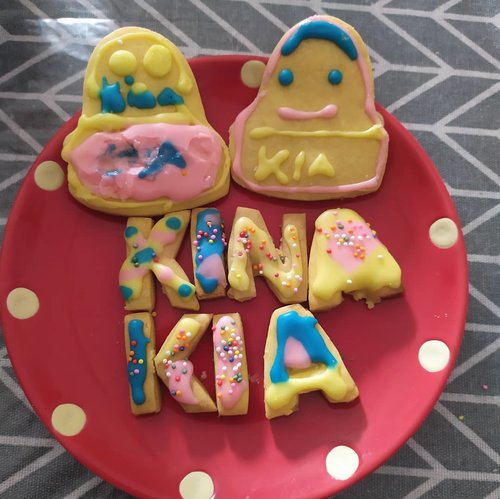 Kreasi bersama kiddos. Mama bertugas baking cookies, kiddos berkreasi mendekorasi cookies ❤️.#decoratingcookies #SmartMumsID #clozetteid