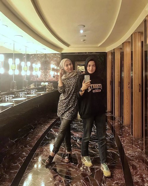 Bathroom selfie....#ClozetteID #ShoxSquad #personalblogger #personalblog #indonesianblogger #lifestyleblog #Hijab #likeforlikes