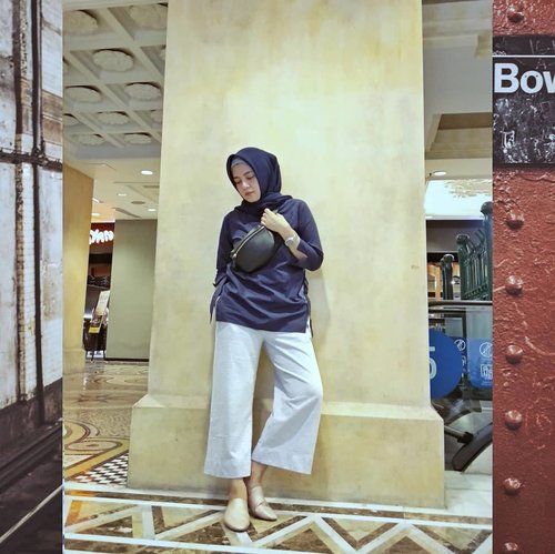Gegayaan pake waist bag kayak remaja jaman now 😁. .
Waist Bag by Massilca @mataharimallcom 
#MauGayaItuGampang .
.
.
#ClozetteID #ootdhijab #personalblogger #personalblog #IndonesianBlogger #Hijabootd #hijabblogger #likeforlikes