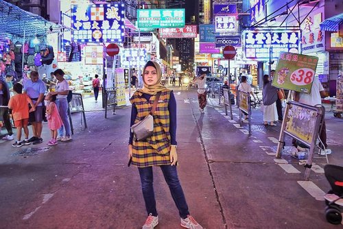 #ladiesmarkethongkong 5 Hari Di Hongkong dan setiap malam kesini, Gak niat beli apa2 tapi ujung2nya pasti beli, puas rasanya bisa nawar smp 70% 😅...#ClozetteID  #personalblogger #personalblog #indonesianblogger #lifestyleblog #Hijab #likeforlikes