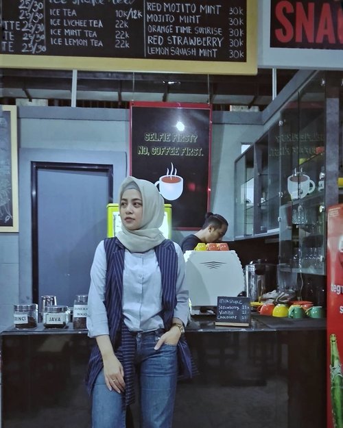 Selfie #first ?
No, #coffee first !

Vest from @shopwithlanna .
.
.
#ClozetteID #Hijabootd #hijabblogger #personalblogger #personalblog #IndonesianBlogger #lifestyleblog #lifestyle #fashionitem #likeforlikes