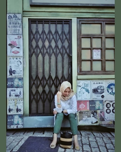 Mamak lagi lelah, butuh istirahat....#ClozetteID #shortgateway #gateway #holiday #familyholiday #personalblogger #personalblog #IndonesianBlogger #lifestyleblog #Hijab #Hijabootd #likeforlikes