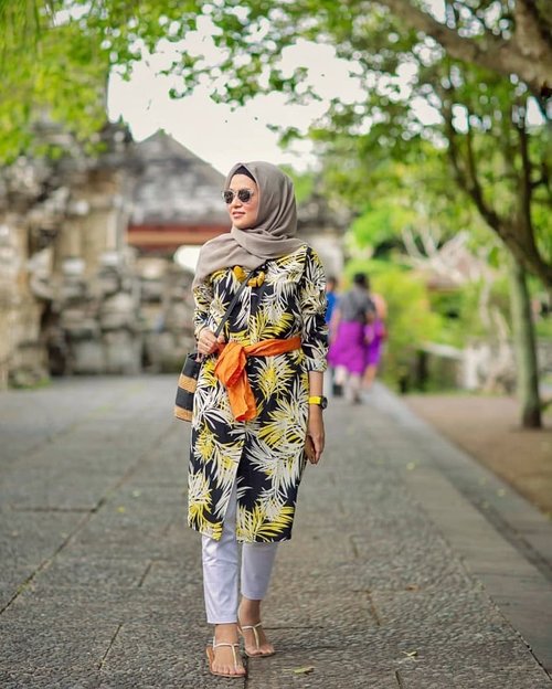 Sore itu di Uluwatu .....#ClozetteID #ShoxSquad #personalblogger #personalblog #indonesianblogger #lifestyleblog #Hijab #likeforlikes