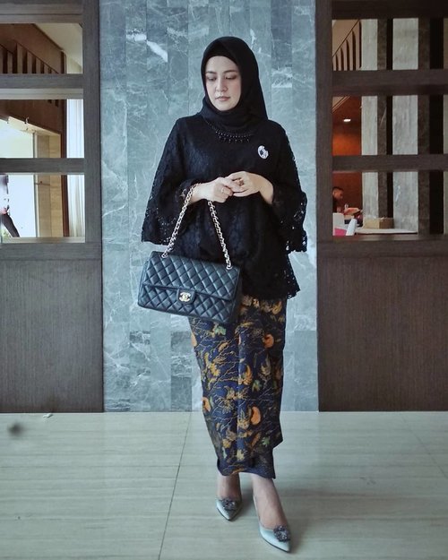 Dress Code for Gaska's Graduation Day - Batik Kebaya
.
.
.
.
#ClozetteID #Hijab #hijabblogger #personalblogger #personalblog #IndonesianBlogger #lifestyleblogger #likeforlikes