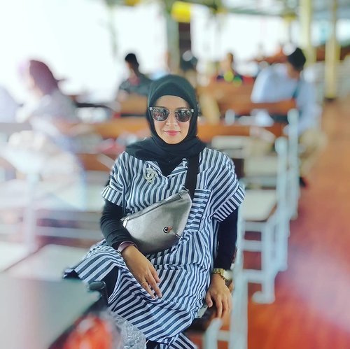 Yang besok kantornya diliburkan, selamat berlibur. Lumayan yaaahhh... 😁😁....#ClozetteID #ShoxSquad  #personalblogger #personalblog #indonesianblogger #lifestyleblog #Hijab