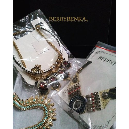 I'm a necklace lover ❤
Dannn.hanya dengan 138k sajaaa...aku bisa dapetin 3 item kerenn ini di @berrybenka. Yukkk cuzz kepoin promo2 di Berrybenka. Dijamin gak nyesel...plus bisa COD juga, jadi kita bisa bayar di tempat begitu barang dtg...dannn free ongkir lohh 😘😘
#clozetteid #necklaces #neklacelovers #berrybenka