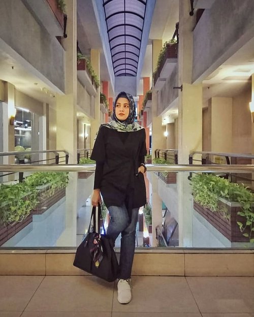 It's Fri-Yay gaess, time to movie date 🎬....#ClozetteID #ShoxSquad #personalblogger #personalblog #indonesianblogger #lifestyleblog #Hijab #likeforlikes