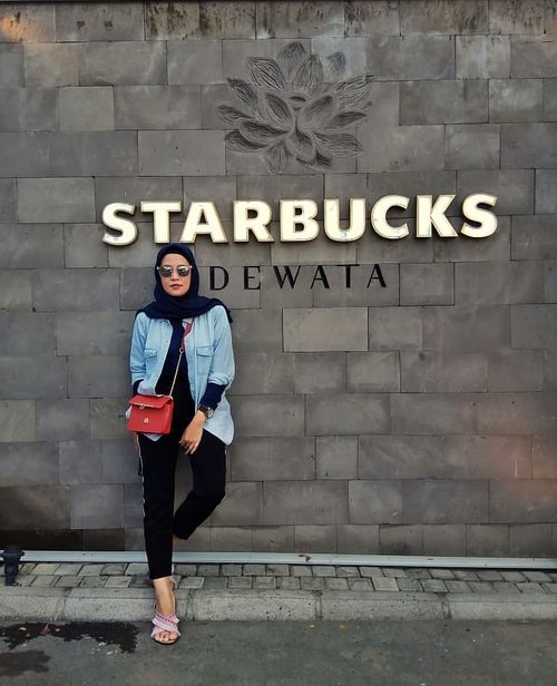 Southeast Asia's largest Starbucks store 'Dewata'...#ClozetteID #ShoxSquad #bachtiarsholiday #EdisiMudik #likeforlikes