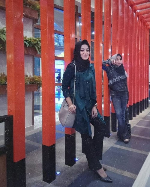 Harapannya lagi di Fushimi Inari, Kyoto yaa tie 😂😂😂 @antiegumulya , berharap aja dulu, siapa tau bisa kesana bareng 😁😁😁...#ClozetteID #personalblogger #personalblog #indonesianblogger #lifestyleblog #Hijab #likeforlikes