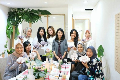 Today's Event Jemma Class - DIY Giant Paper Flower by @womantalk_com 
#JemmaClass #WTGiantPaperFlower .
.
.
.
.
.
.
.
. .
#clozetteID #LYKEambassador #Blogger #indonesianblogger #beautyenthusiast #FashionEntusiast #BeautyLovers #FashionLovers #LifeStyleBlogger #beautyblogger #indonesianbeautyblogger #indonesianfemaleblogger #femaleblogger #indobeautyblogger #like4like