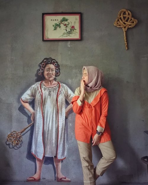 Diomelin Bu Subangun 😫Anyway ada yang tau Bu Subangun ?? Dia adalah karakter antagonis paling legendaris di sinetron di tahun 90an.Kalo pengen tau kayak apa searching aja di Google atau liat di YouTube 😁...#ClozetteID #personalblogger #personalblog #indonesianblogger #lifestyleblog #Hijab #likeforlikes