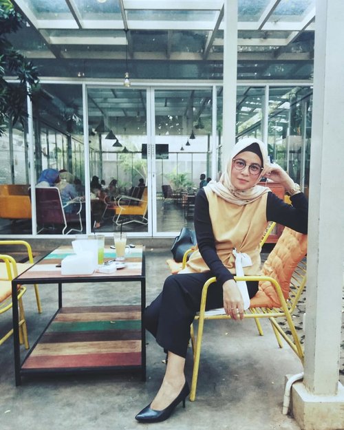 H-5 gaesss, dah tentukan pilihan? Gak perlu ribut sis bro, tinggal coblos sesuai pilihan hati koq ribut. Hayo siapa yg minggu lalu ke GBK, siapa yg bsk ke GBK? 🤪🤪🤪....#ClozetteID #ShoxSquad #personalblogger #personalblog #indonesianblogger #lifestyleblog #Hijab #likeforlikes