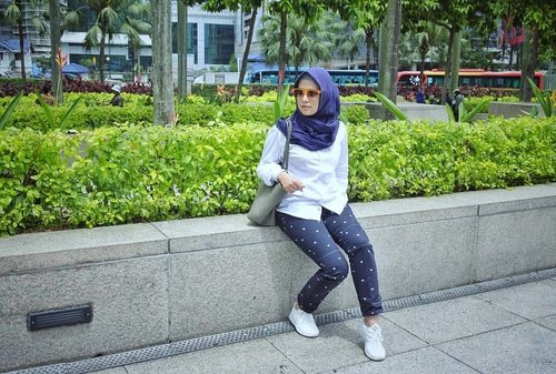 Hati2 dijalan buat yg mudik, selamat liburan buat yg Gak kemana mana (termasuk sayahhh). Enjoy Jakarta !...shoes @adidasindonesia .#ClozetteID #Hijab #ootd #ootdindo #hijabblogger #IndonesianBlogger #lifestyleblogger #fashionenthusiast #fashionlovers #likeforlikes